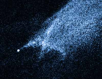 Komeeditaoline asteroid P/2010 A2 lähivaates. Pilt: NASA, ESA ja D. Jewitt (UCLA)