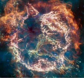 Detailirohke pilt supernoova jäänukist Kassiopeia A, jäädvustatuna läbi uue, Webbi Kosmoseteleskoobi..