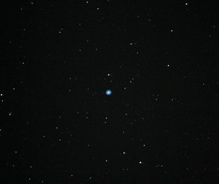 Vilkuv Udukogu (NGC 6826) läbi teleskoobi vaadates.