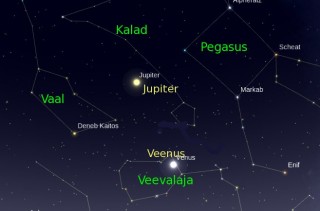 Jupiter ja Veenus 7. veebruari ṍhtul. Veenus on Veevalajas ning Jupiter, kuigi pildilt see ei paista, asub Vaala tähtkujus.