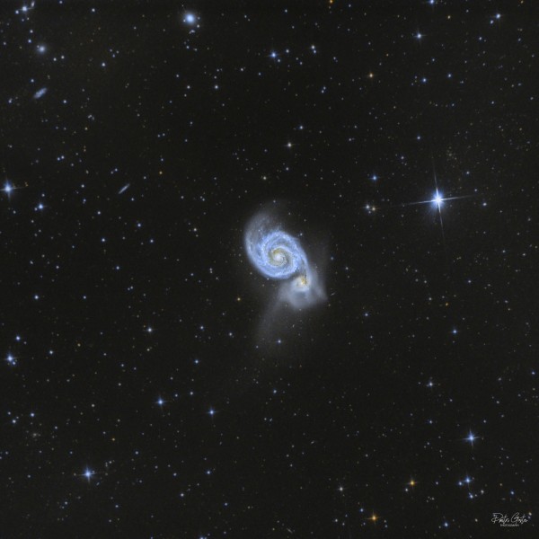 M51 ehk Veekeerise galaktika ja sellega põrkuv kääbusgalaktika M51b. Foto: Dmitri Gostev (https://deepskyhosting.com/astrodex), pildistatud Läänemaal.