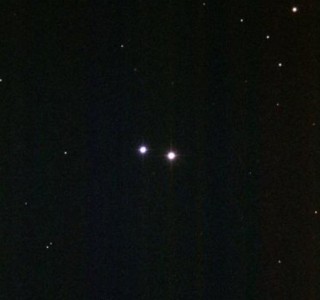 Optiline kaksiktäht M40 Suures Vankris. Tuntud ka ühena "Messier' eksitustest".