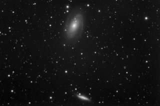 Suure Vankri kaht galaktikat - M81 (ülal) ja M82 (all) - võib näha teleskoobis ühisel vaateväljal